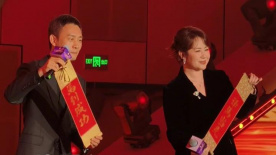 刘些宁泳装全身照